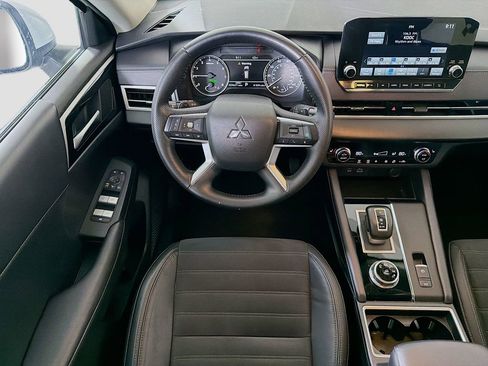 Used 2023 Mitsubishi Outlander SE image 26