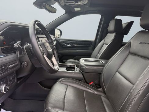 Used 2023 GMC Yukon XL Denali image 9