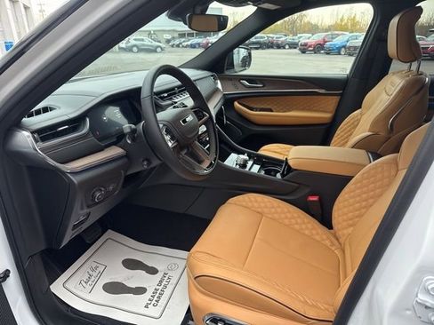 New 2025 Jeep Grand Cherokee L Summit AWD/4WD image 13