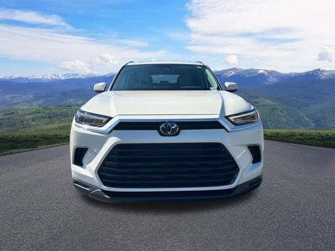 Certified 2024 Toyota Grand Highlander AWD image 9