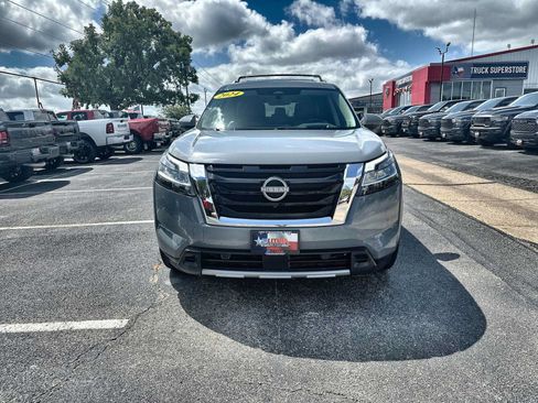 Used 2024 Nissan Pathfinder Platinum w/ Cargo Package FWD image 10