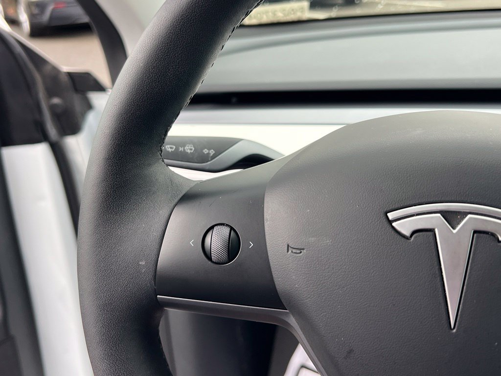 Used 2023 Tesla Model Y Performance AWD/4WD image 19