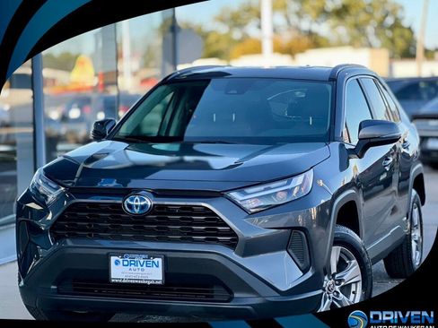 Used 2024 Toyota RAV4 XLE image 1