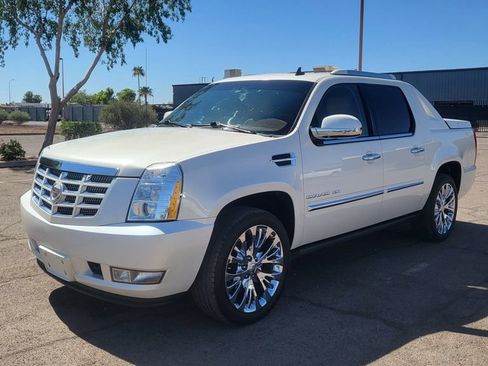 Used 2013 Cadillac Escalade EXT Premium AWD/4WD image 4