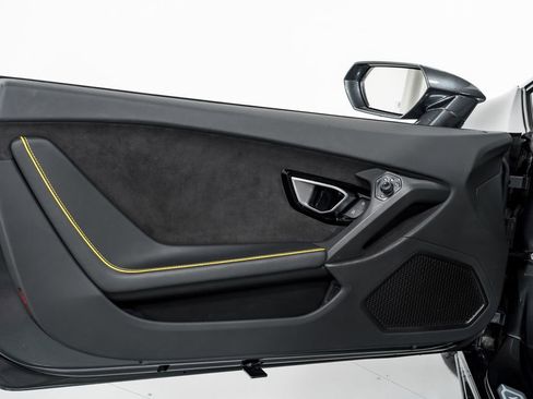 Used 2023 Lamborghini Huracan EVO image 9