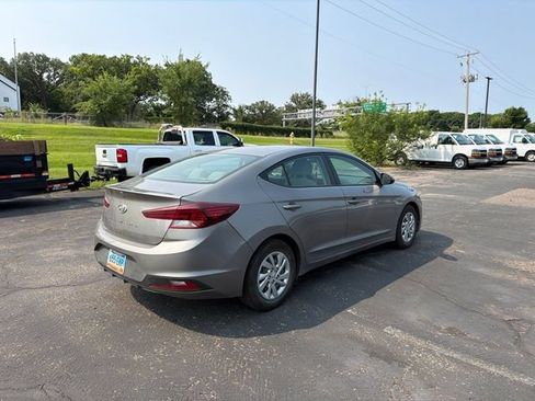 Used 2020 Hyundai Elantra SE FWD image 15