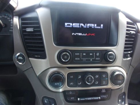 Used 2019 GMC Yukon Denali w/ Denali Ultimate Package AWD/4WD image 23