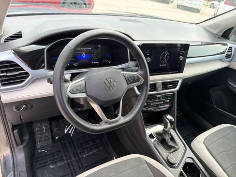 Used 2025 Volkswagen Taos SE AWD/4WD image 14