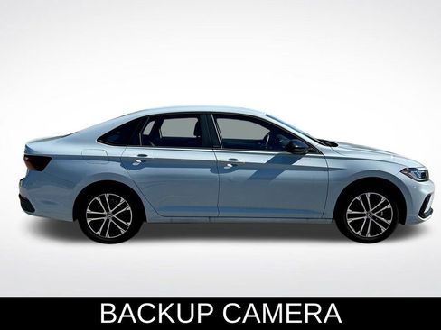 Used 2025 Volkswagen Jetta Sport image 4