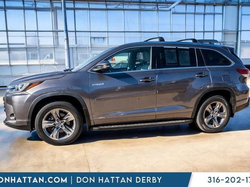 Used 2019 Toyota Highlander Limited Platinum image 2