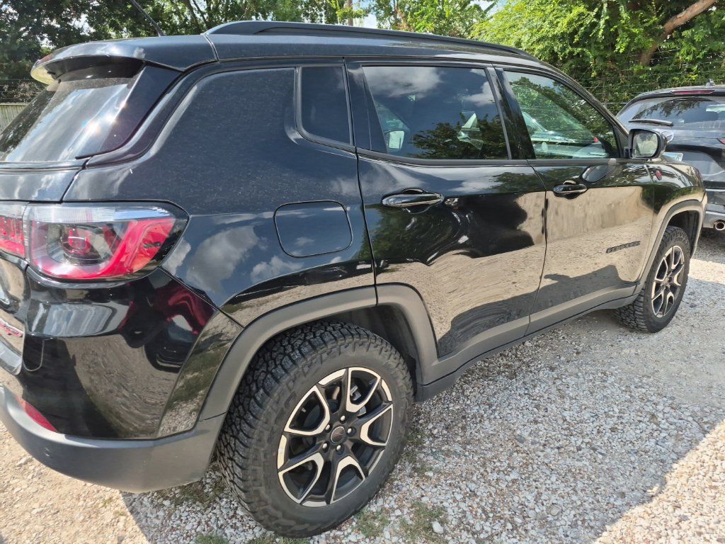 Used 2025 Jeep Compass Trailhawk AWD/4WD image 3