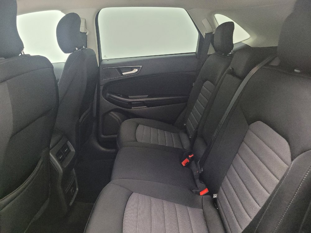 Used 2018 Ford Edge SE FWD image 18