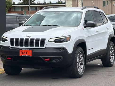 Used 2020 Jeep Cherokee Trailhawk AWD/4WD image 10