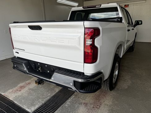 Used 2024 Chevrolet Silverado 1500 W/T w/ Z71 Off-Road Package AWD/4WD image 9