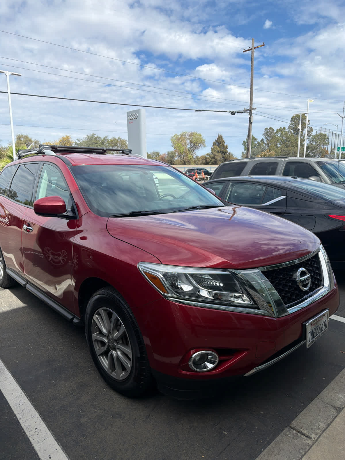 Used 2015 Nissan Pathfinder SV w/ Trailer Tow Package FWD image 4