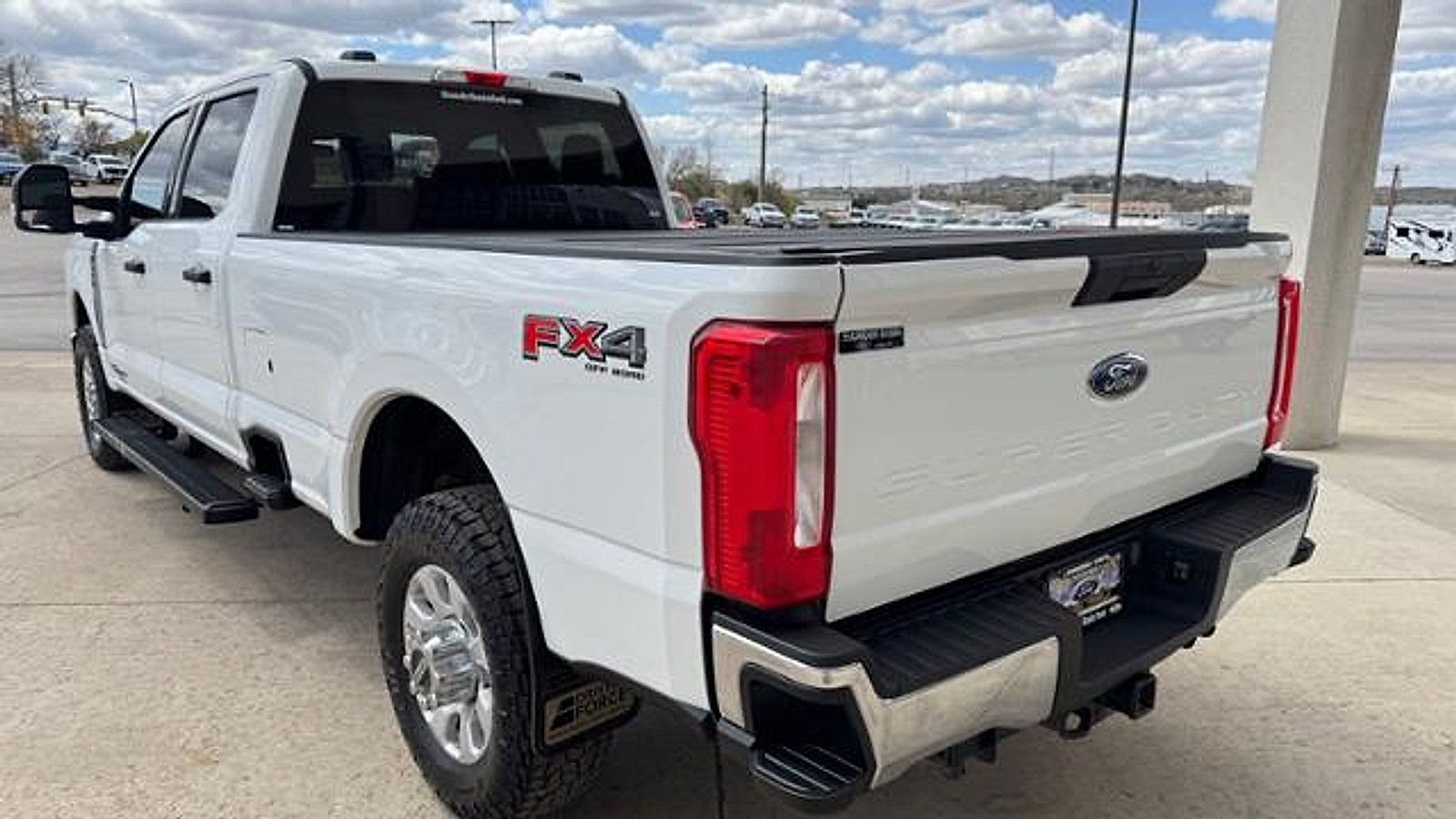 Used 2023 Ford F350 XLT w/ FX4 Off-Road Package AWD/4WD image 3