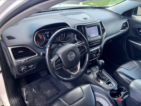 Used 2019 Jeep Cherokee Latitude Plus AWD/4WD image 16