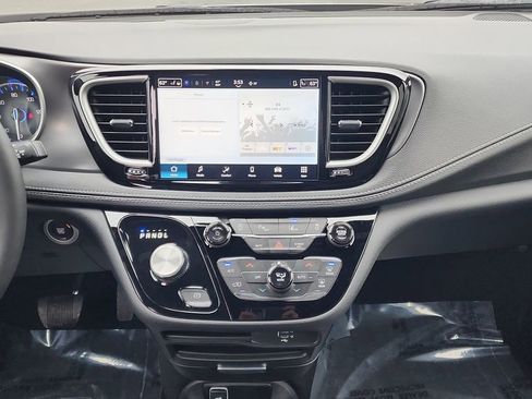 New 2026 Chrysler Pacifica Select image 12