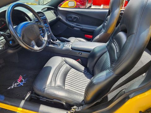 Used 2004 Chevrolet Corvette Convertible w/ Preferred Equipment Group image 19