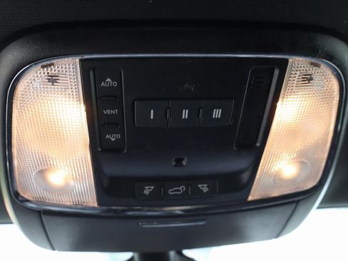 Used 2020 Jeep Grand Cherokee Limited image 25