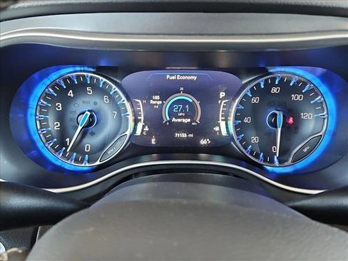 Used 2023 Chrysler Pacifica Touring-L FWD image 24