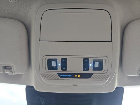 Used 2022 Ford Explorer XLT w/ Equipment Group 202A image 25