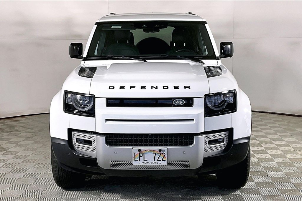 Used 2025 Land Rover Defender 110 S AWD/4WD image 2