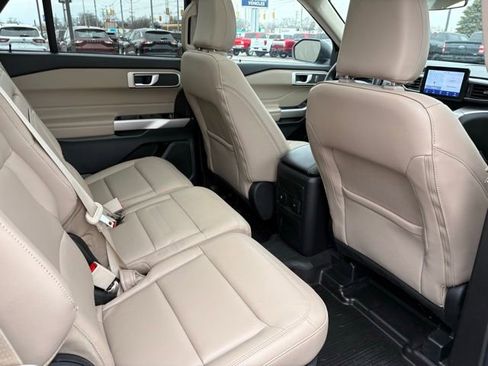 Used 2023 Ford Explorer XLT w/ Equipment Group 202A image 17