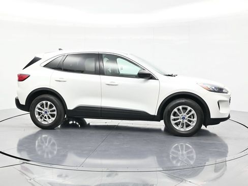 Used 2022 Ford Escape SE w/ Cold Weather Package AWD/4WD image 4