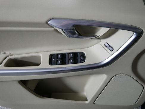 Used 2015 Volvo XC60 T6 AWD/4WD image 19