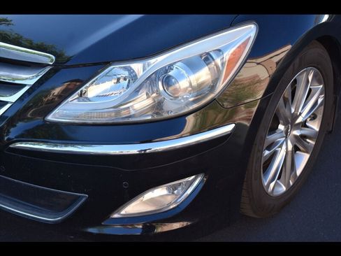 Used 2013 Hyundai Genesis 3.8 w/ Technology Pkg RWD image 46