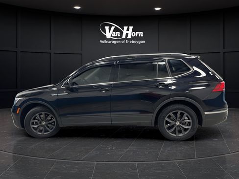 Used 2023 Volkswagen Tiguan SE w/ Panoramic Sunroof Package AWD/4WD image 4