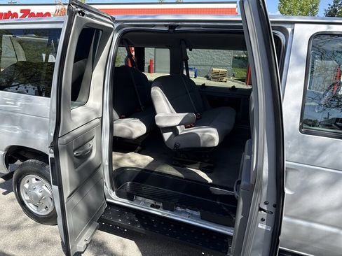 Used 2011 Ford E-350 and Econoline 350 XLT image 18