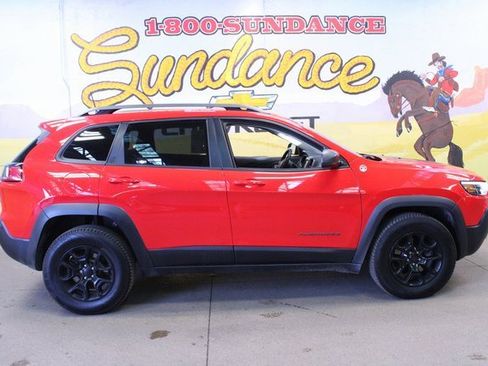 Used 2019 Jeep Cherokee Trailhawk w/ Comfort & Convenience Group image 1