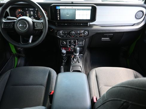 Used 2025 Jeep Wrangler Unlimited Sport AWD/4WD image 30