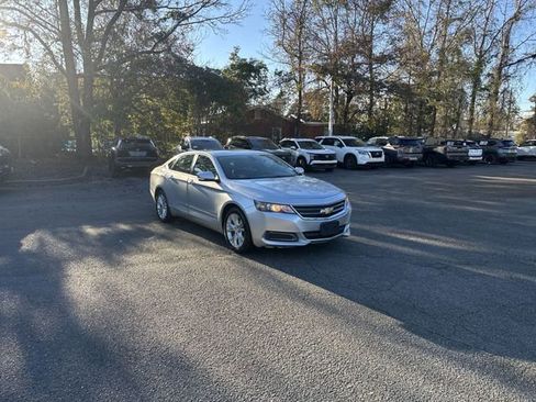 Used 2014 Chevrolet Impala LT w/ Convenience Package image 3