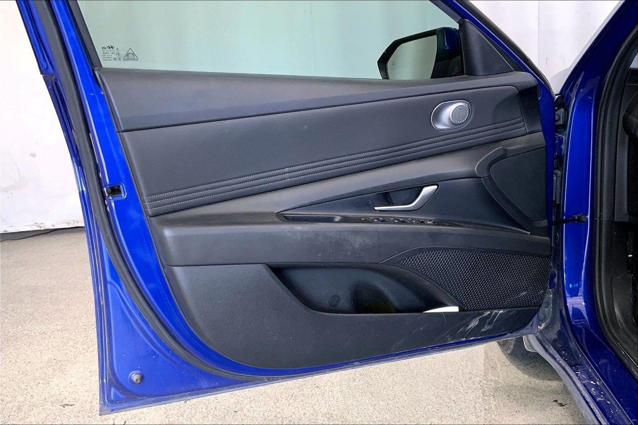 Used 2023 Hyundai Elantra SEL w/ Convenience Package FWD image 21