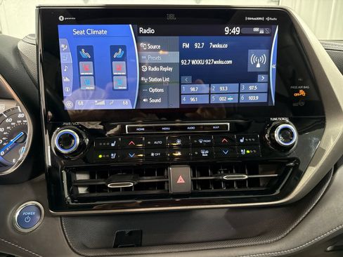 Used 2021 Toyota Highlander Limited AWD/4WD image 32