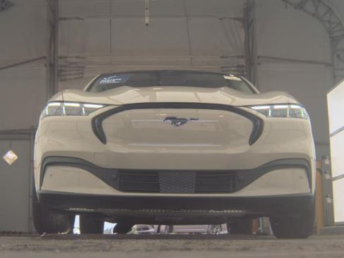 Used 2025 Ford Mustang Mach-E Premium AWD/4WD image 3