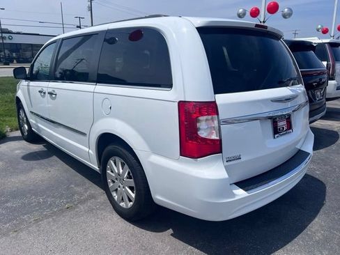Used 2016 Chrysler Town & Country Touring w/ Driver Convenience Group FWD image 12