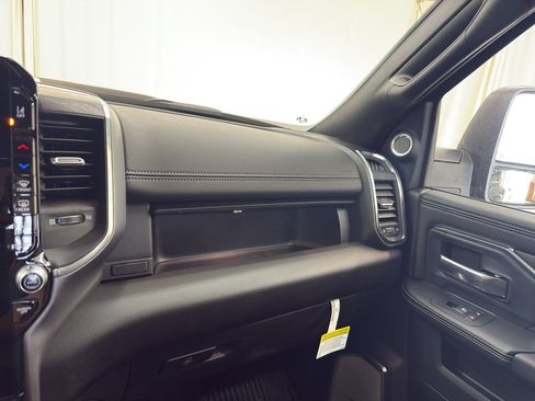 New 2025 RAM 2500 Laramie AWD/4WD image 31