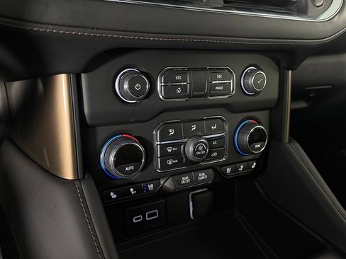 Used 2024 Chevrolet Suburban High Country w/ Max Trailering Package AWD/4WD image 18