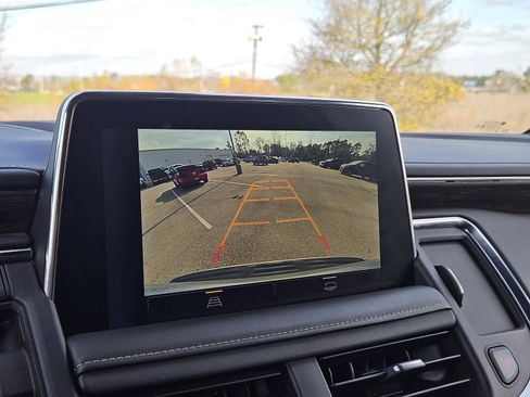 Used 2024 Chevrolet Suburban Premier image 19