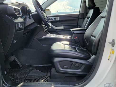 Used 2022 Ford Explorer XLT w/ Equipment Group 202A image 17