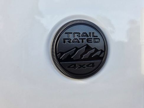 Certified 2025 Jeep Wrangler Unlimited Sahara w/ Dual Top Group AWD/4WD image 12