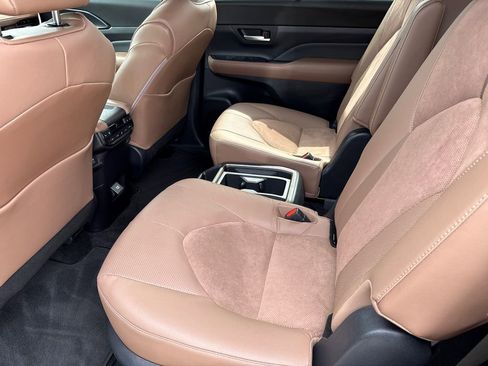 Used 2025 Toyota Grand Highlander AWD Hybrid image 19