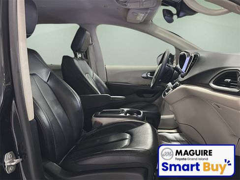 Used 2022 Chrysler Pacifica Touring-L image 20