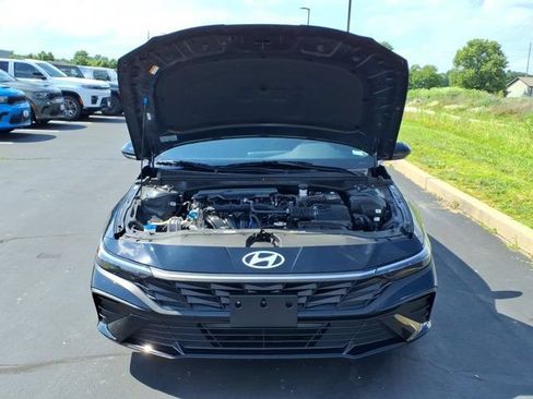 Used 2025 Hyundai Elantra Sport FWD image 31