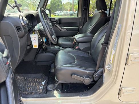 Used 2018 Jeep Wrangler Unlimited Sahara AWD/4WD image 17