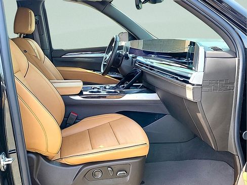 Certified 2026 Cadillac Escalade Luxury AWD/4WD image 10